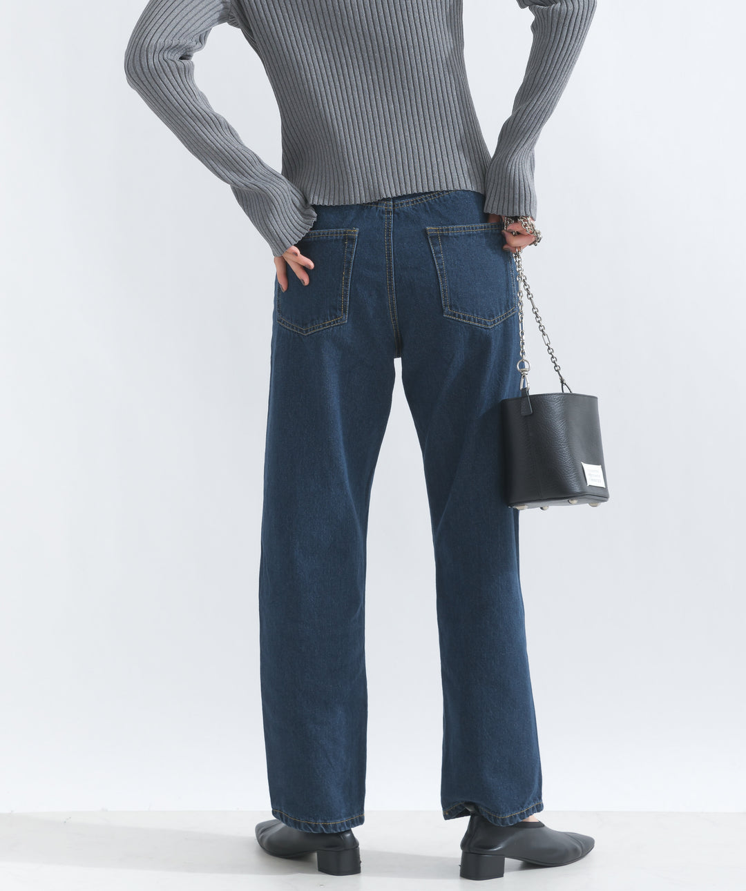 ストレートデニムパンツ