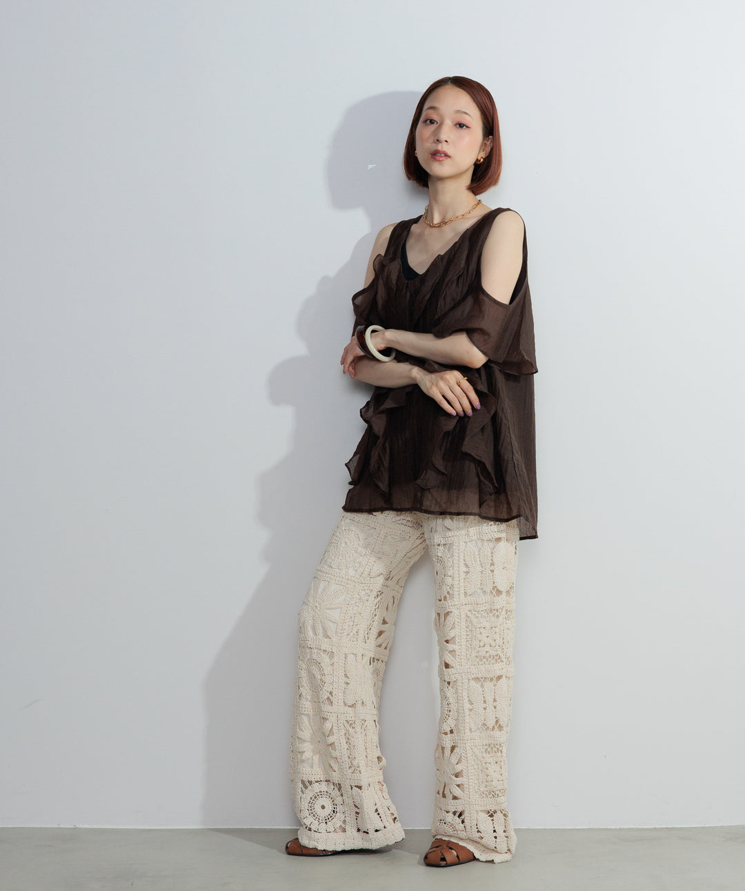 【SET】ラッフルオープンショルダーブラウス+ブロッククロシェニットパンツ(2set)