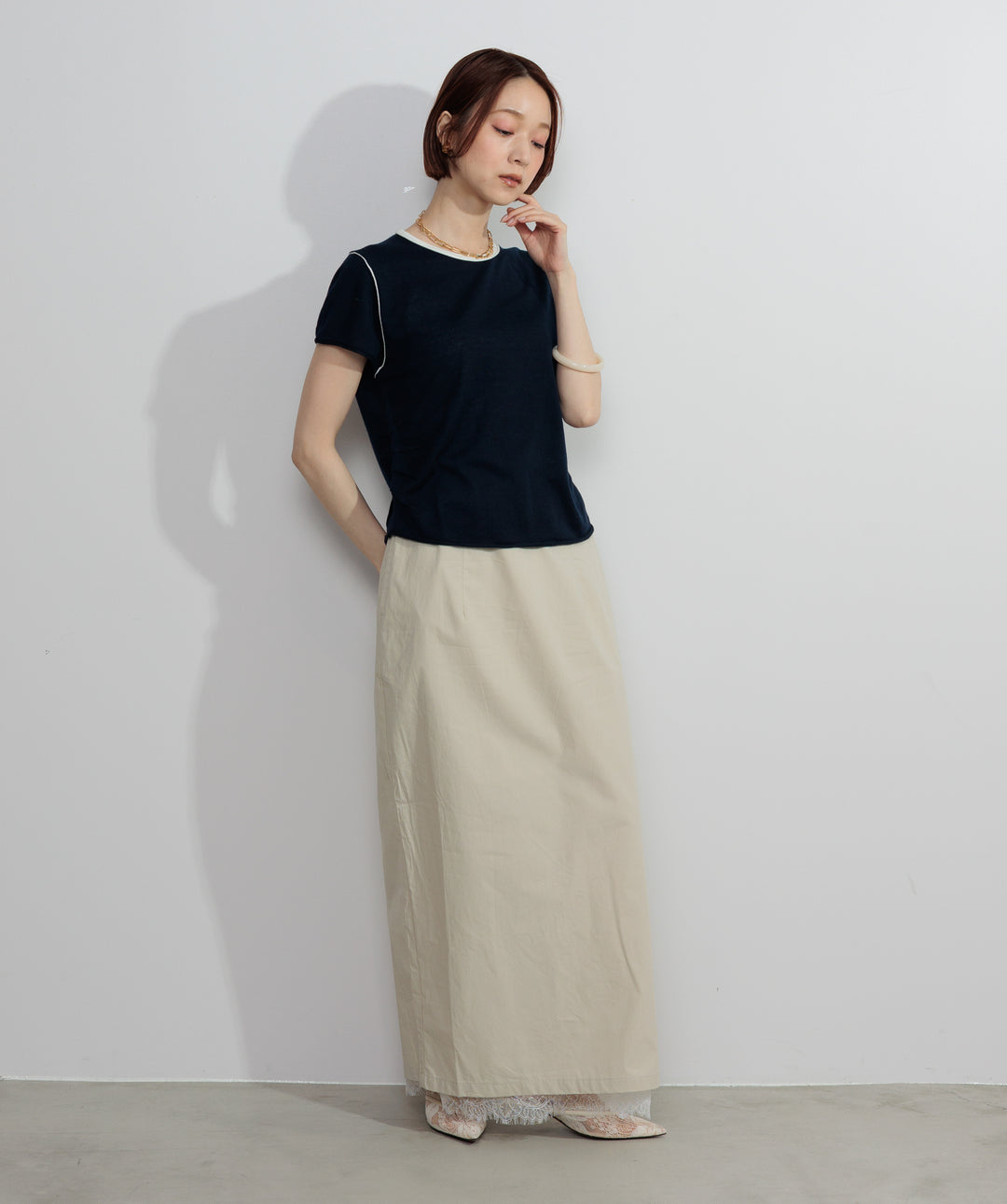 バックスリットレースヘムスカート