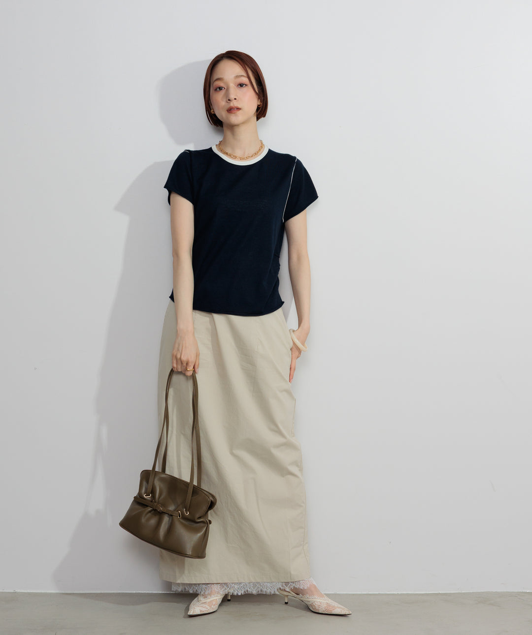 バックスリットレースヘムスカート