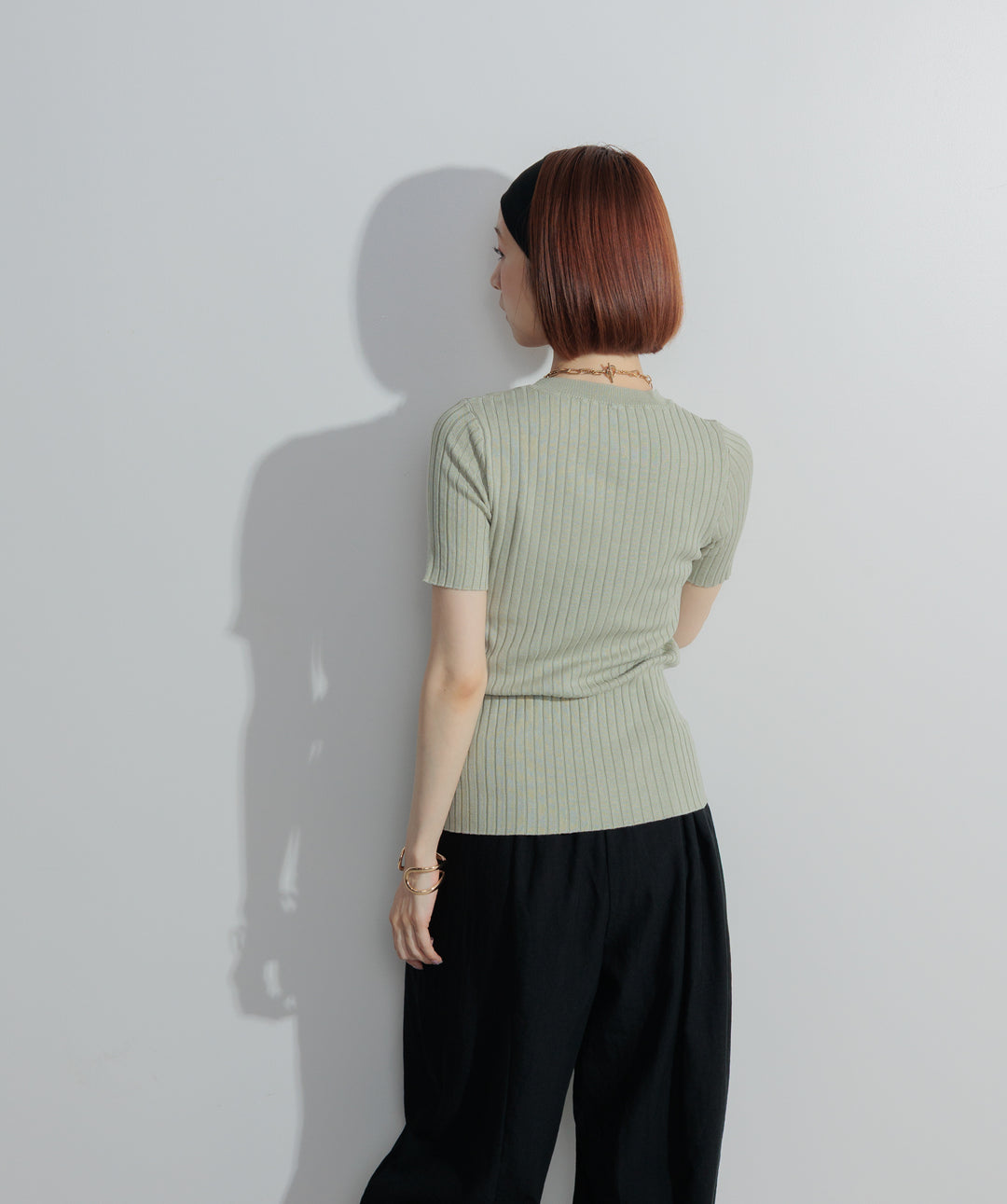アシンメトリーボタンリブニット