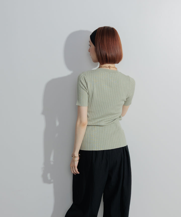 アシンメトリーボタンリブニット