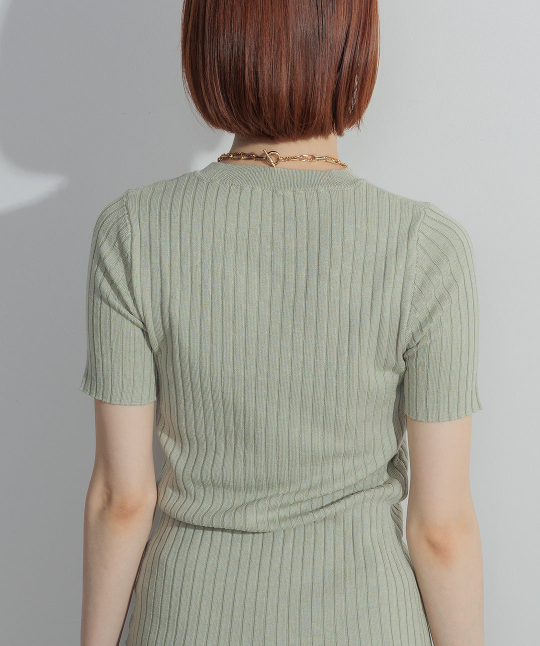 アシンメトリーボタンリブニット