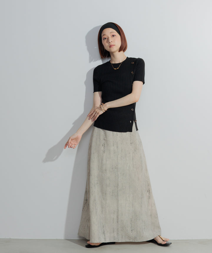 アシンメトリーボタンリブニット