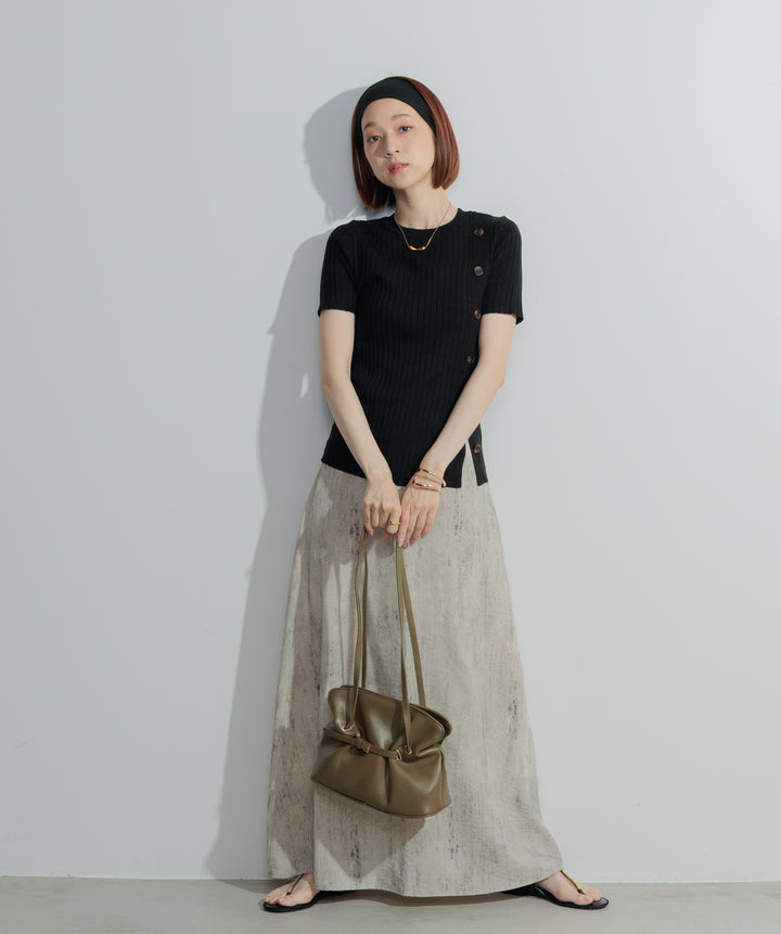 アシンメトリーボタンリブニット