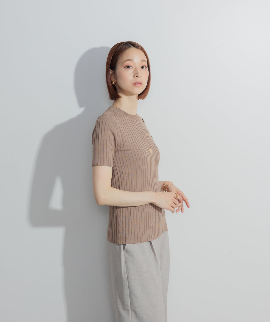 アシンメトリーボタンリブニット