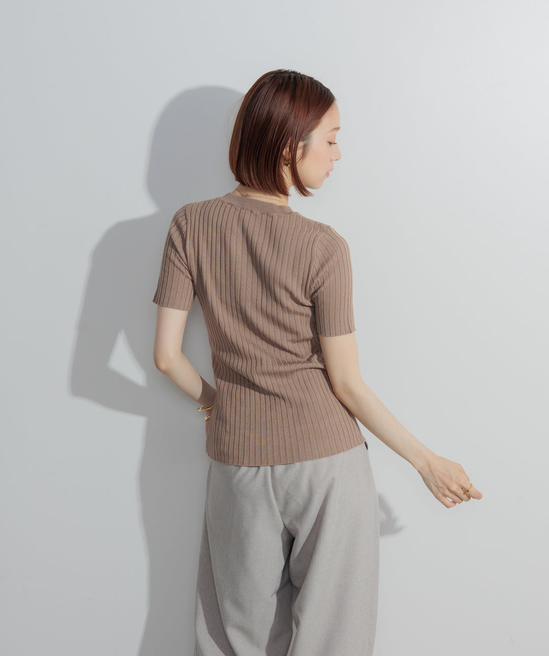 アシンメトリーボタンリブニット
