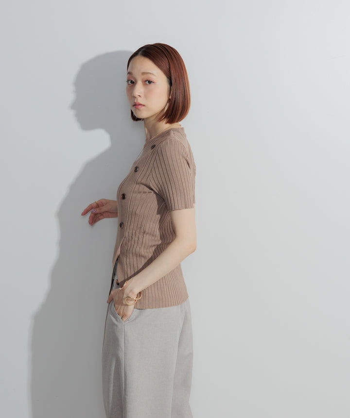 アシンメトリーボタンリブニット