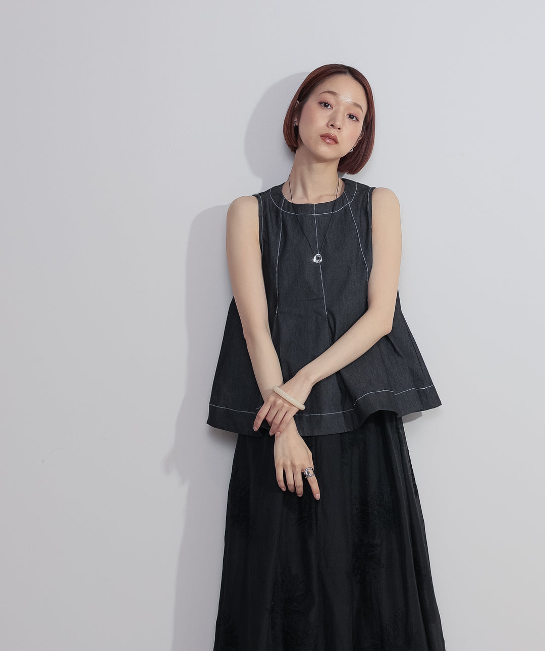 【SET】フロントタックフレアノースリーブトップス+フラワー刺繍シアースカート(2set)