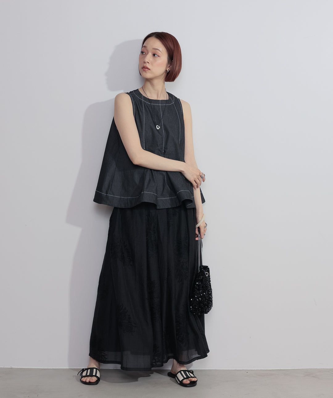 【SET】フロントタックフレアノースリーブトップス+フラワー刺繍シアースカート(2set)