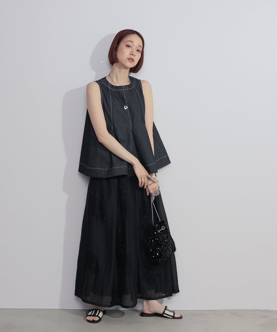 【SET】フロントタックフレアノースリーブトップス+フラワー刺繍シアースカート(2set)