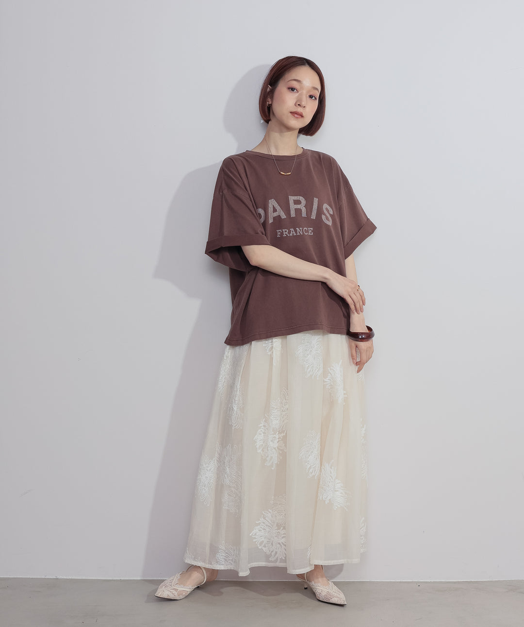 【SET】ピグメントロゴプリントTシャツ+フラワー刺繍シアースカート(2set)