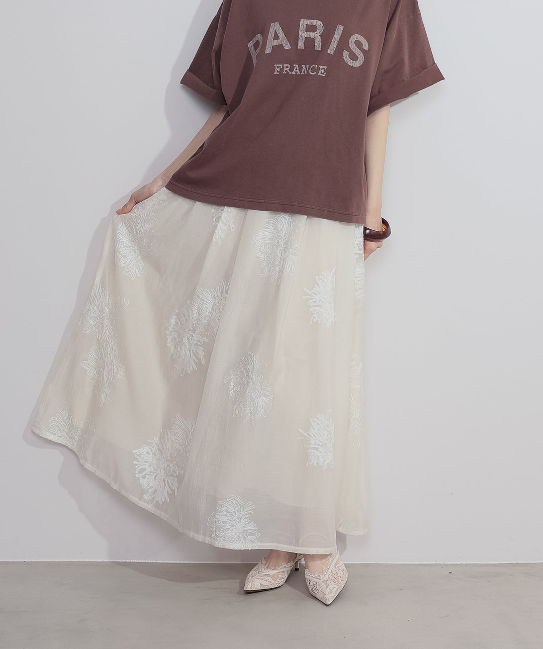 【SET】ピグメントロゴプリントTシャツ+フラワー刺繍シアースカート(2set)