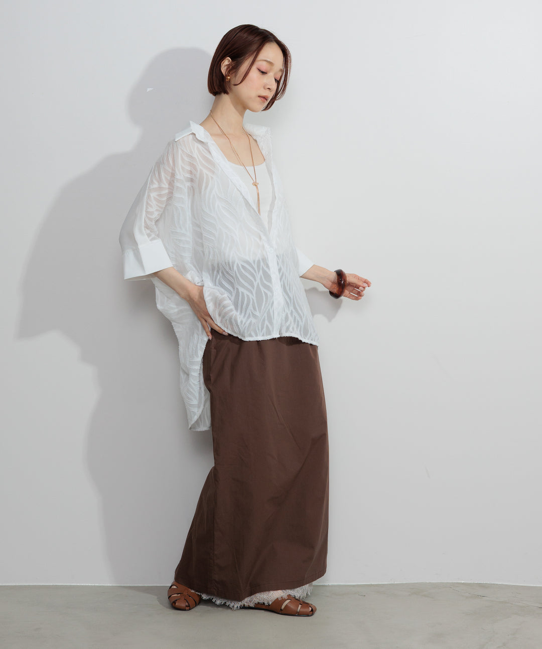 バックスリットレースヘムスカート