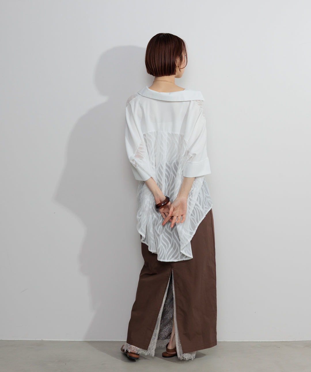バックスリットレースヘムスカート