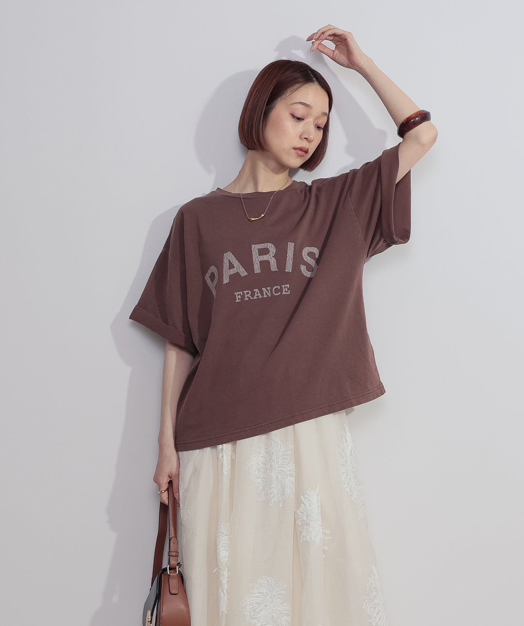 【SET】ピグメントロゴプリントTシャツ+フラワー刺繍シアースカート(2set)