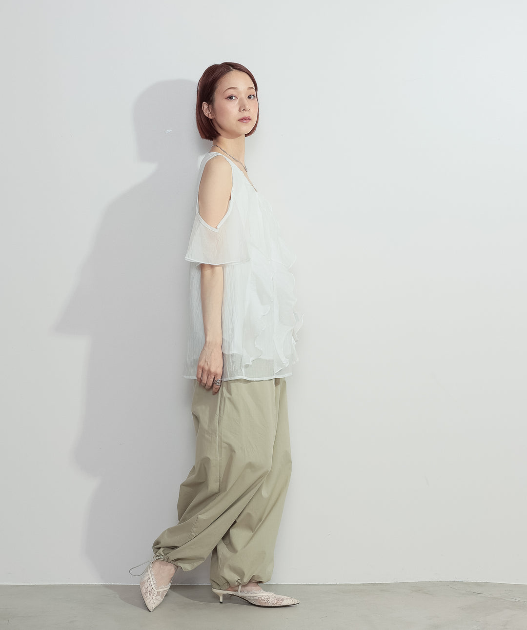 【SET】ラッフルオープンショルダーブラウス+タックデザインドロストパンツ(2set)