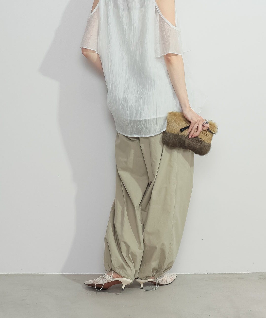 【SET】ラッフルオープンショルダーブラウス+タックデザインドロストパンツ(2set)