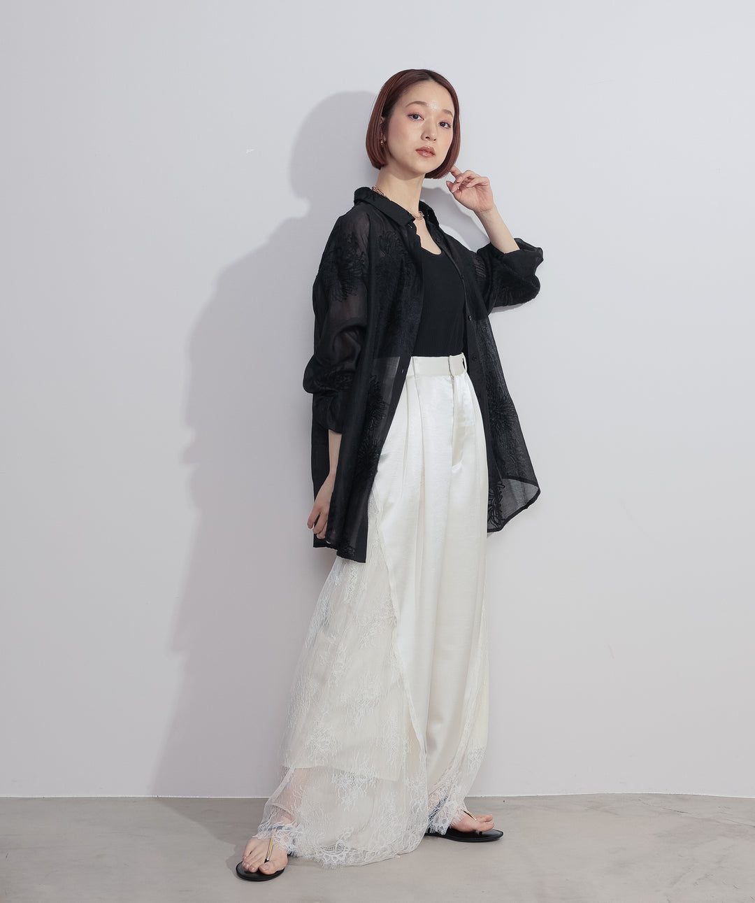 【SET】フラワー刺繍シアーシャツ+サテンxレースタックパンツ(2set)