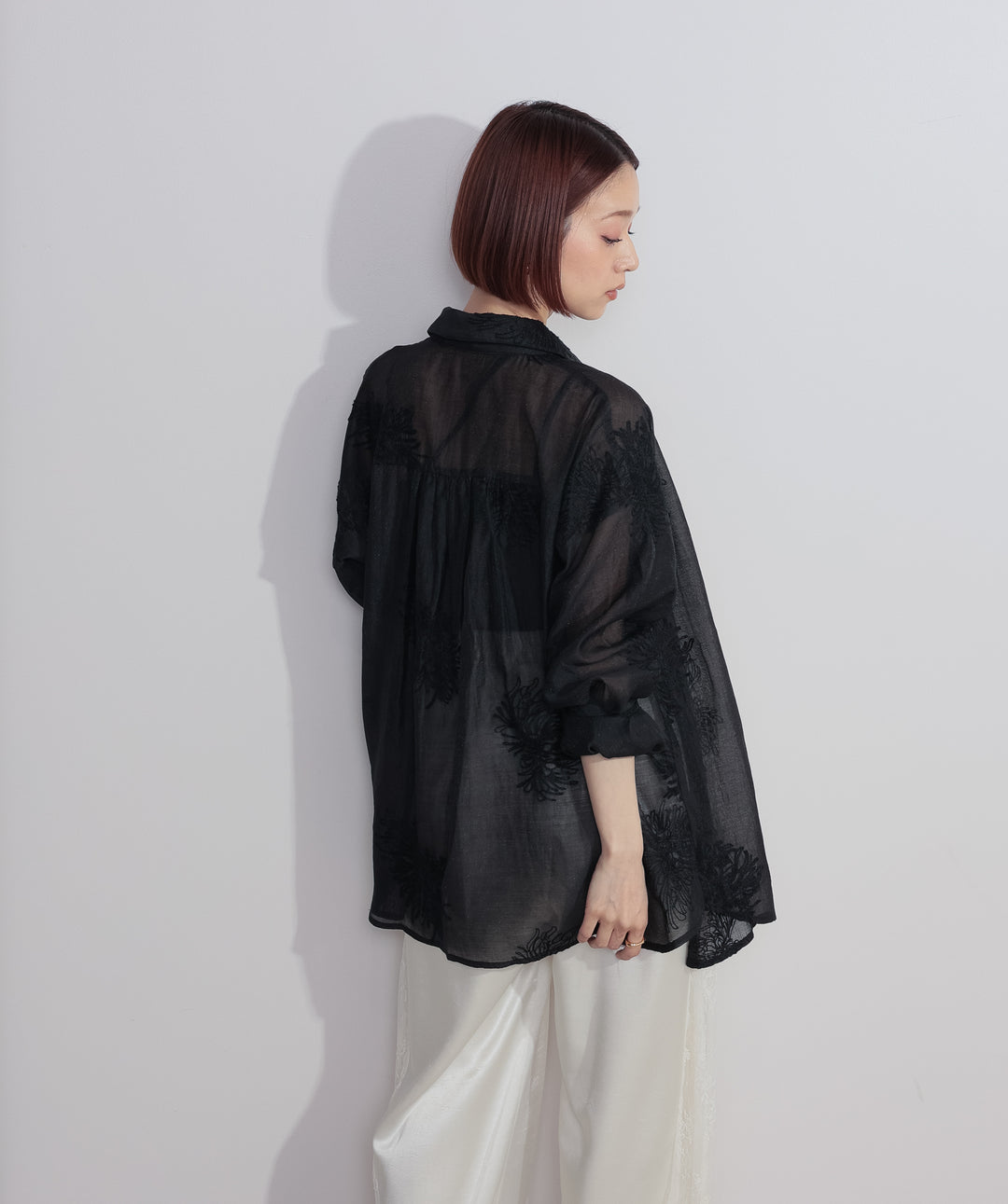 【SET】フラワー刺繍シアーシャツ+サテンxレースタックパンツ(2set)