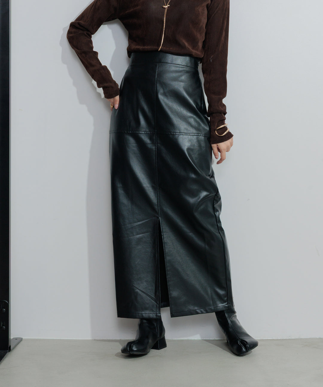 フェイクレザースリットロングスカート