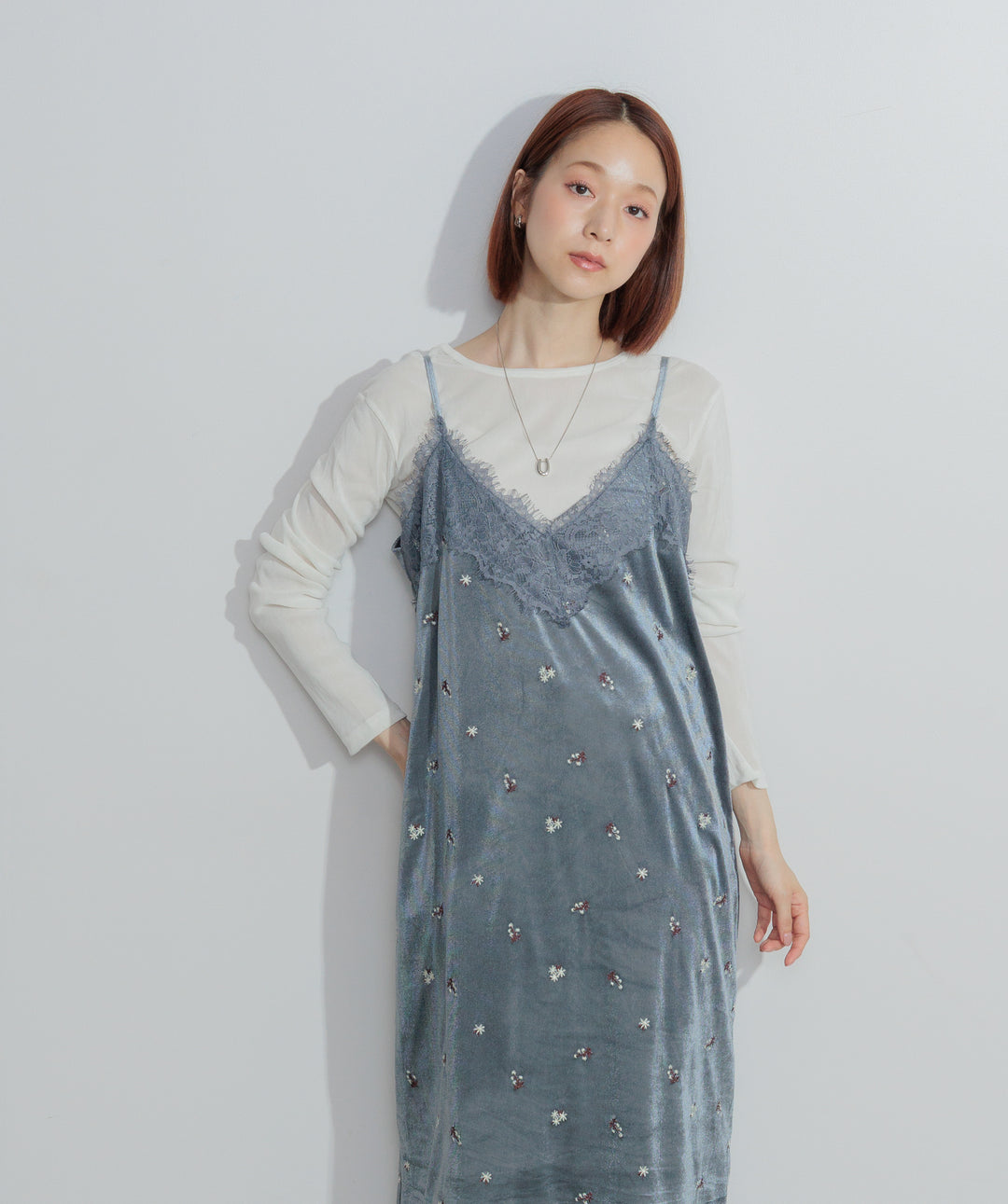 ベロア刺繍レースキャミワンピース