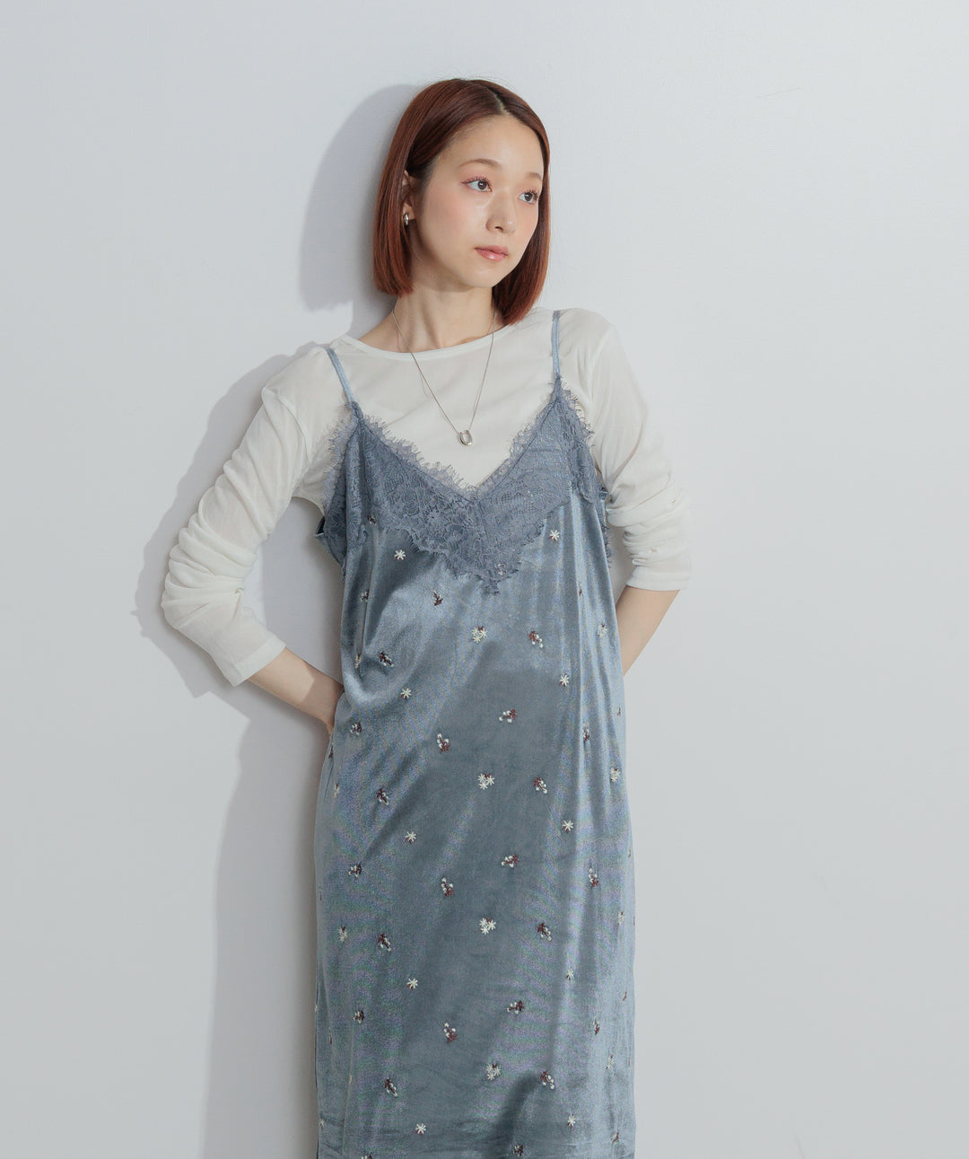 ベロア刺繍レースキャミワンピース