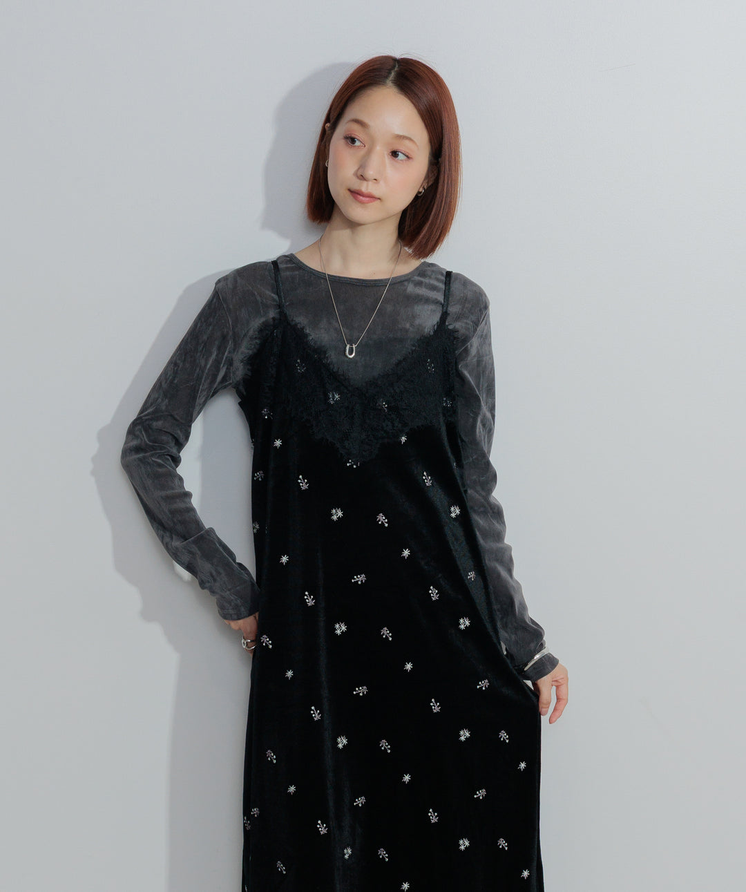 ベロア刺繍レースキャミワンピース