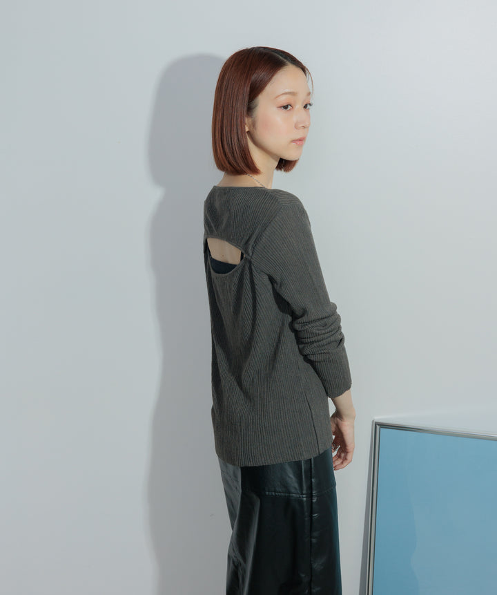 バックオープンリブカットソー