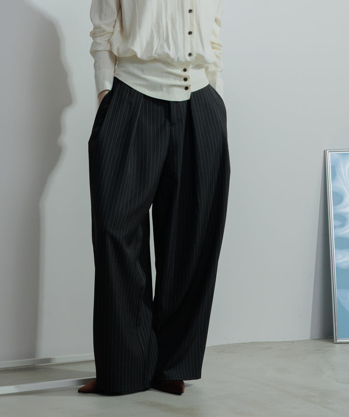 ピンストライプタックパンツ
