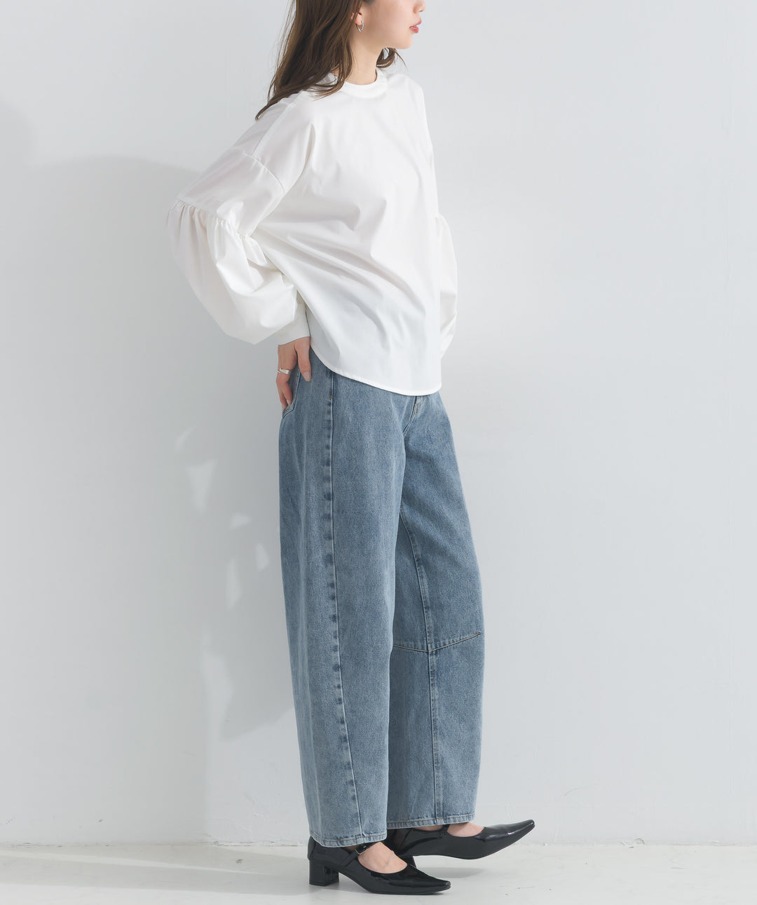 カーヴィーデニムパンツ