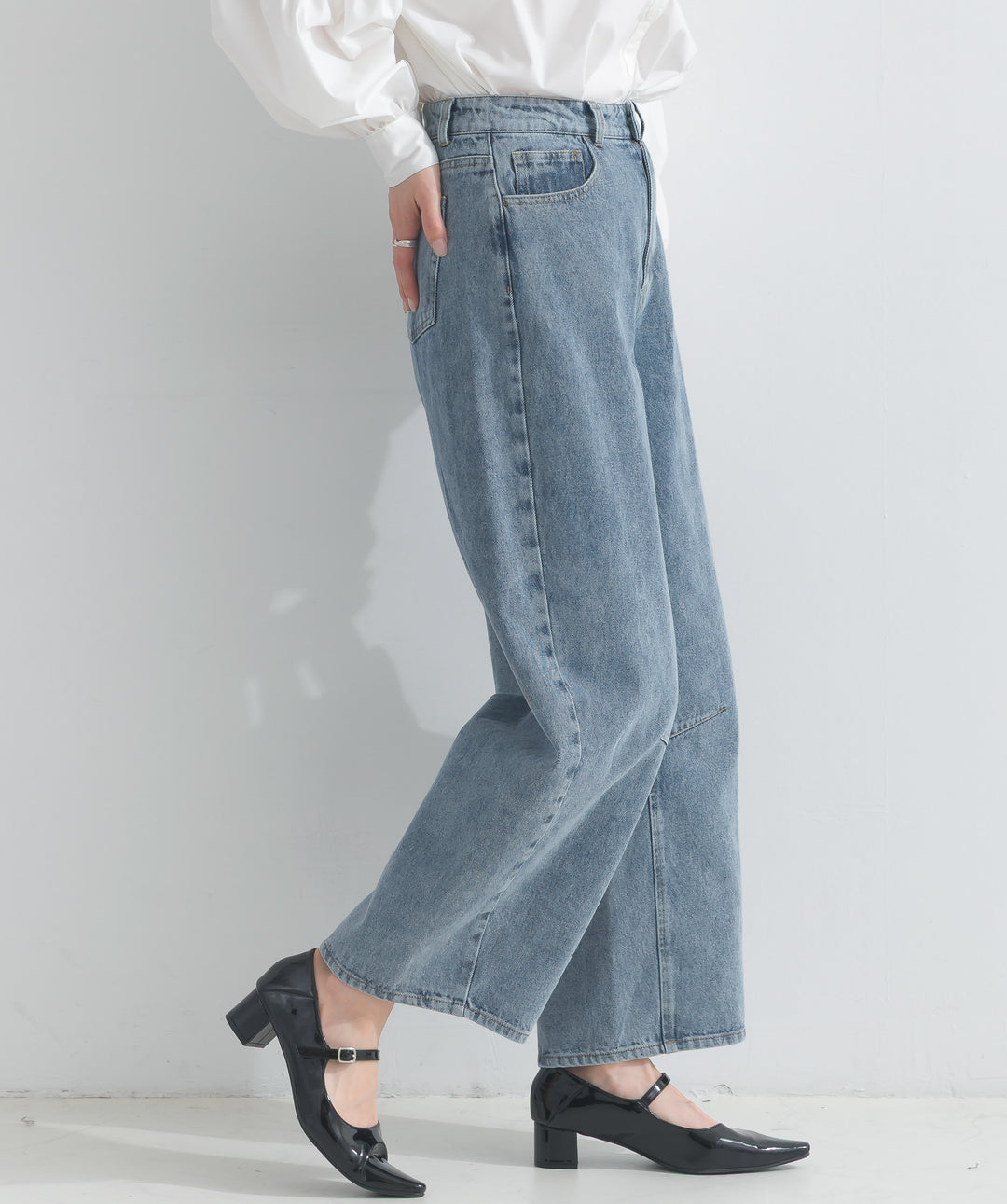 カーヴィーデニムパンツ