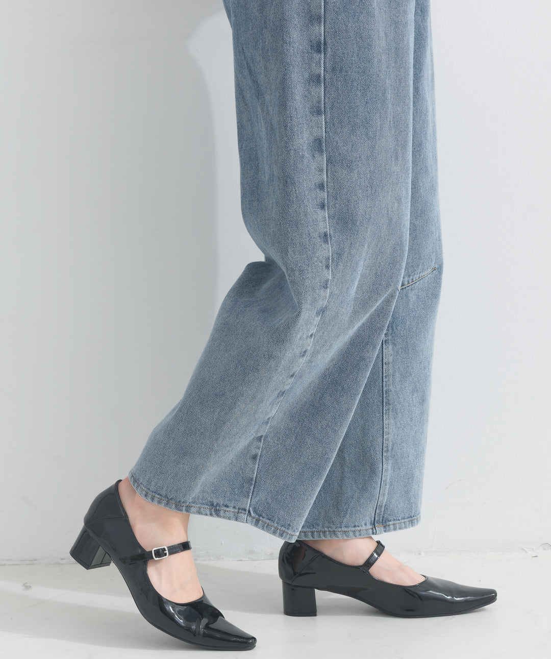 カーヴィーデニムパンツ