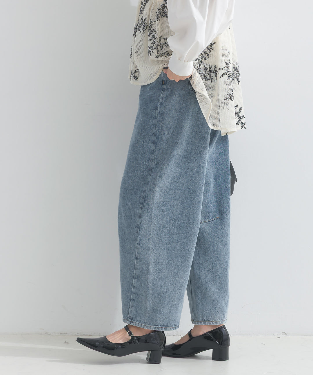カーヴィーデニムパンツ
