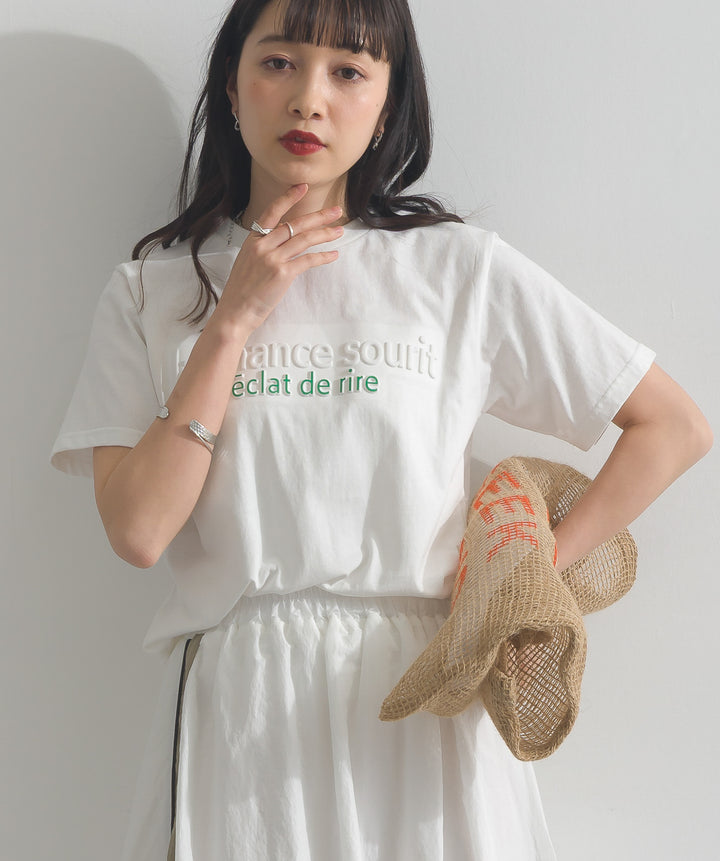 エンボスロゴコンパクトTシャツ