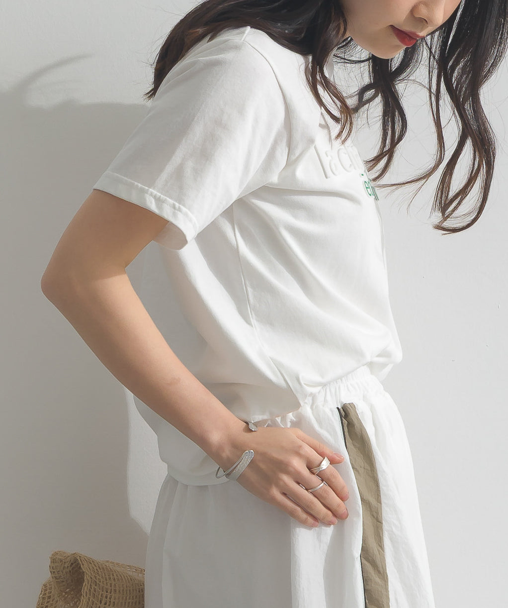 エンボスロゴコンパクトTシャツ