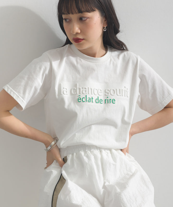 エンボスロゴコンパクトTシャツ