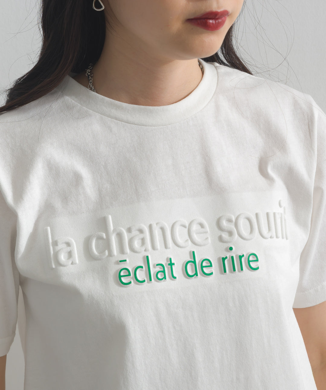 エンボスロゴコンパクトTシャツ