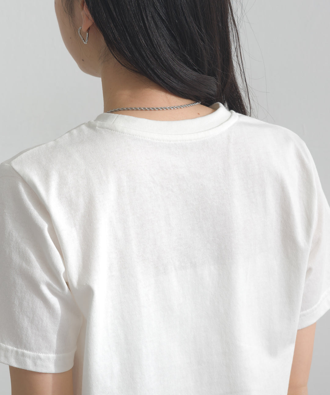 エンボスロゴコンパクトTシャツ