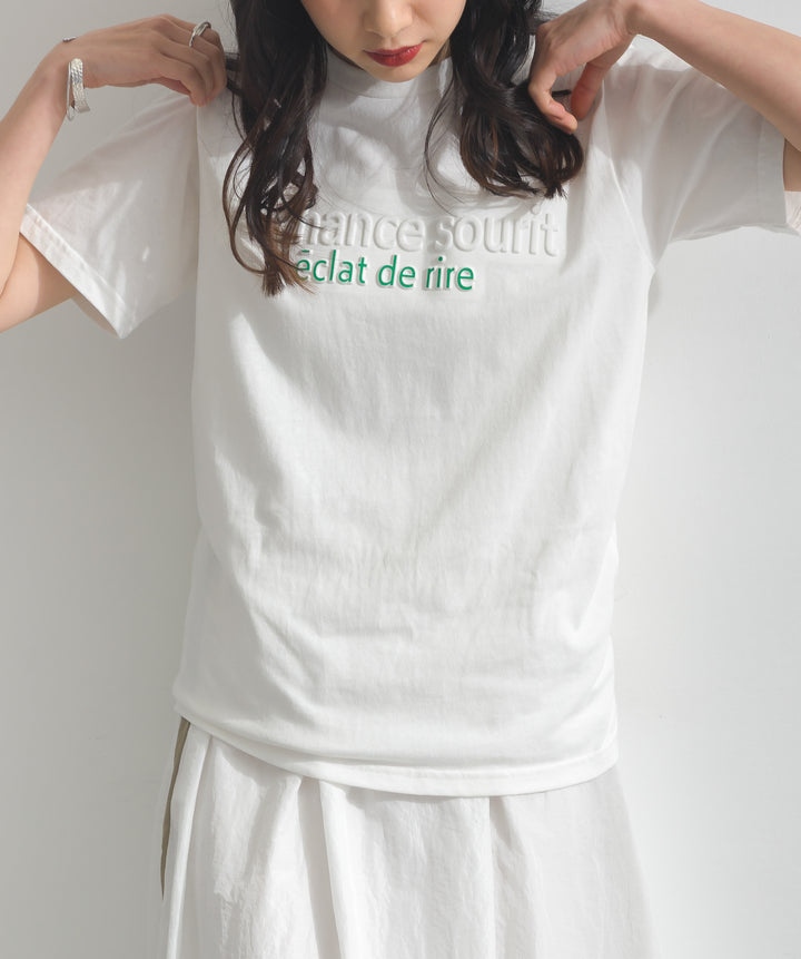 エンボスロゴコンパクトTシャツ