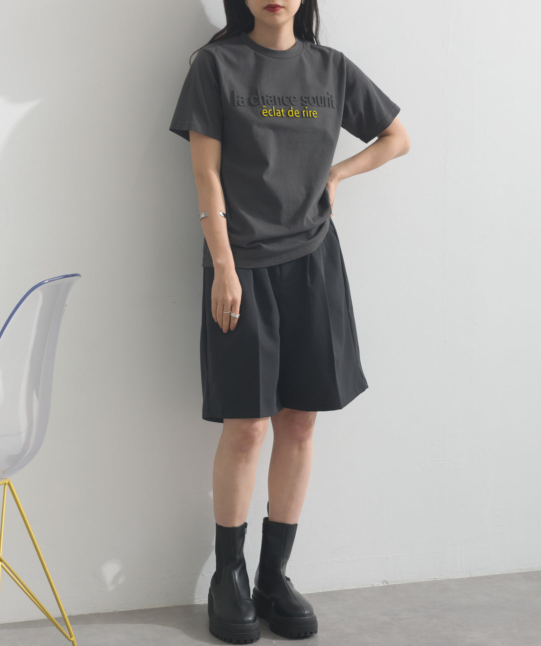 エンボスロゴコンパクトTシャツ