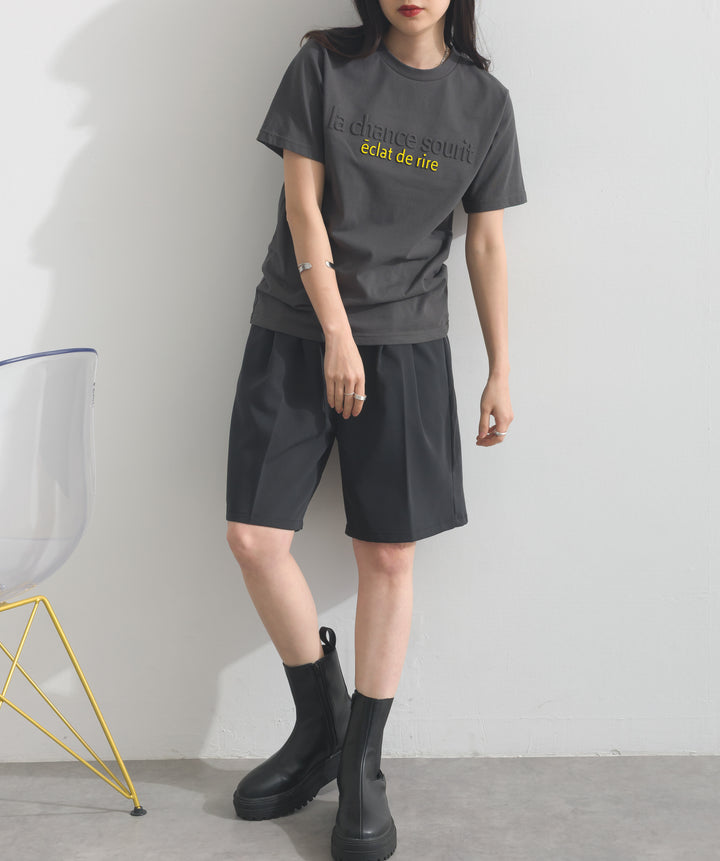 エンボスロゴコンパクトTシャツ
