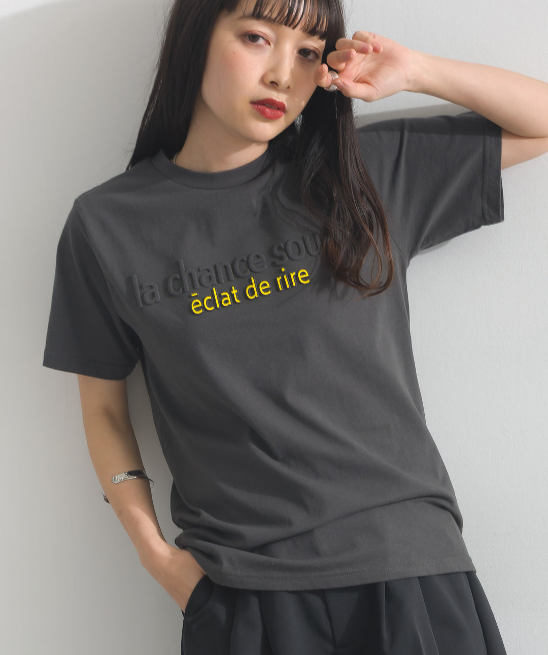 エンボスロゴコンパクトTシャツ