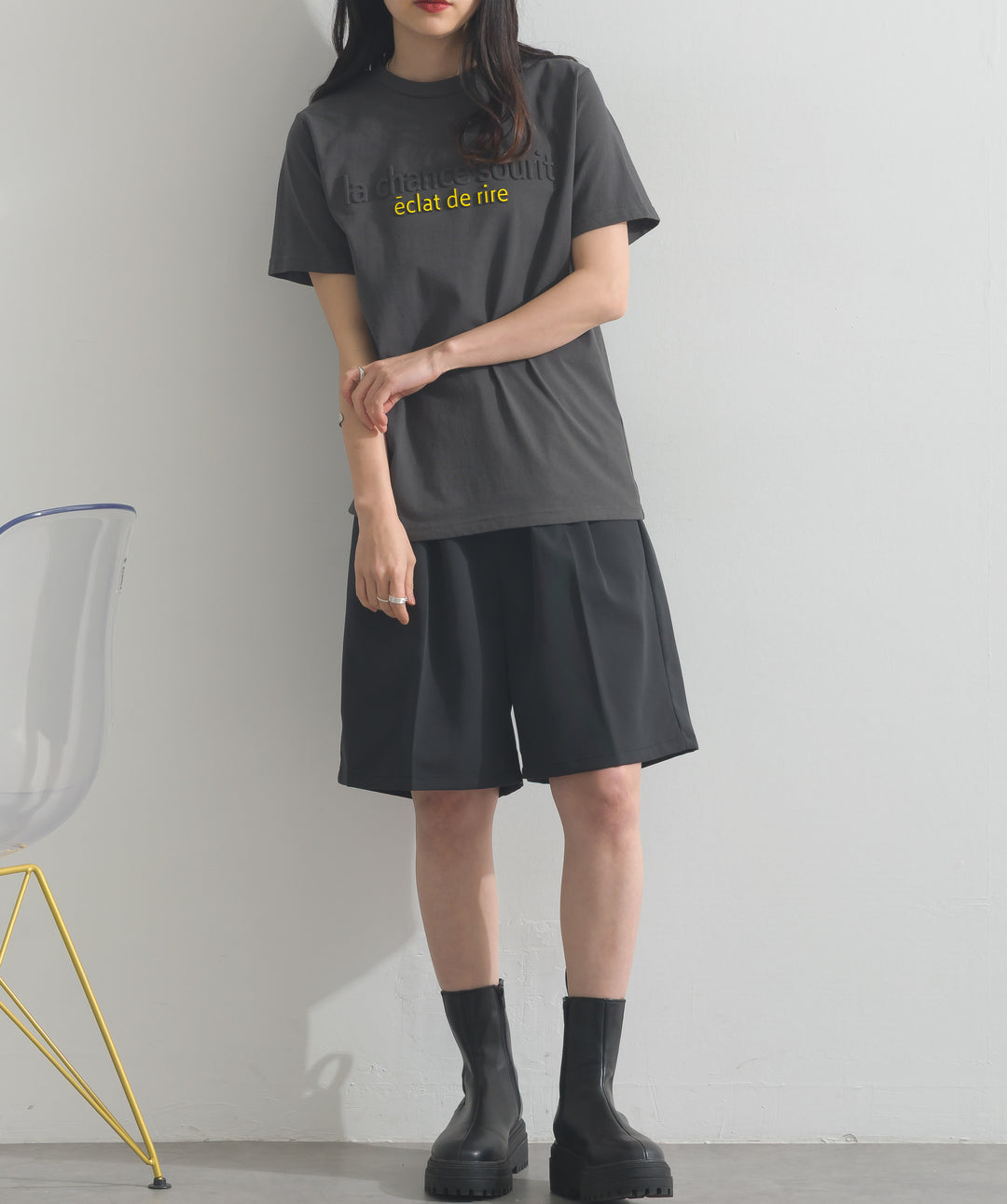 エンボスロゴコンパクトTシャツ