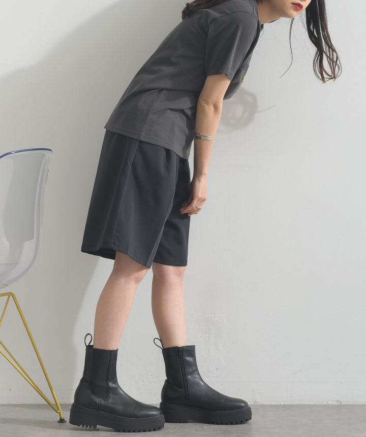 エンボスロゴコンパクトTシャツ