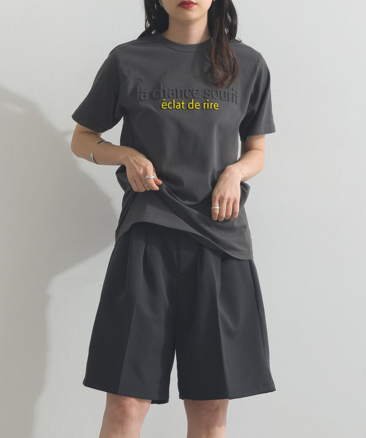 エンボスロゴコンパクトTシャツ