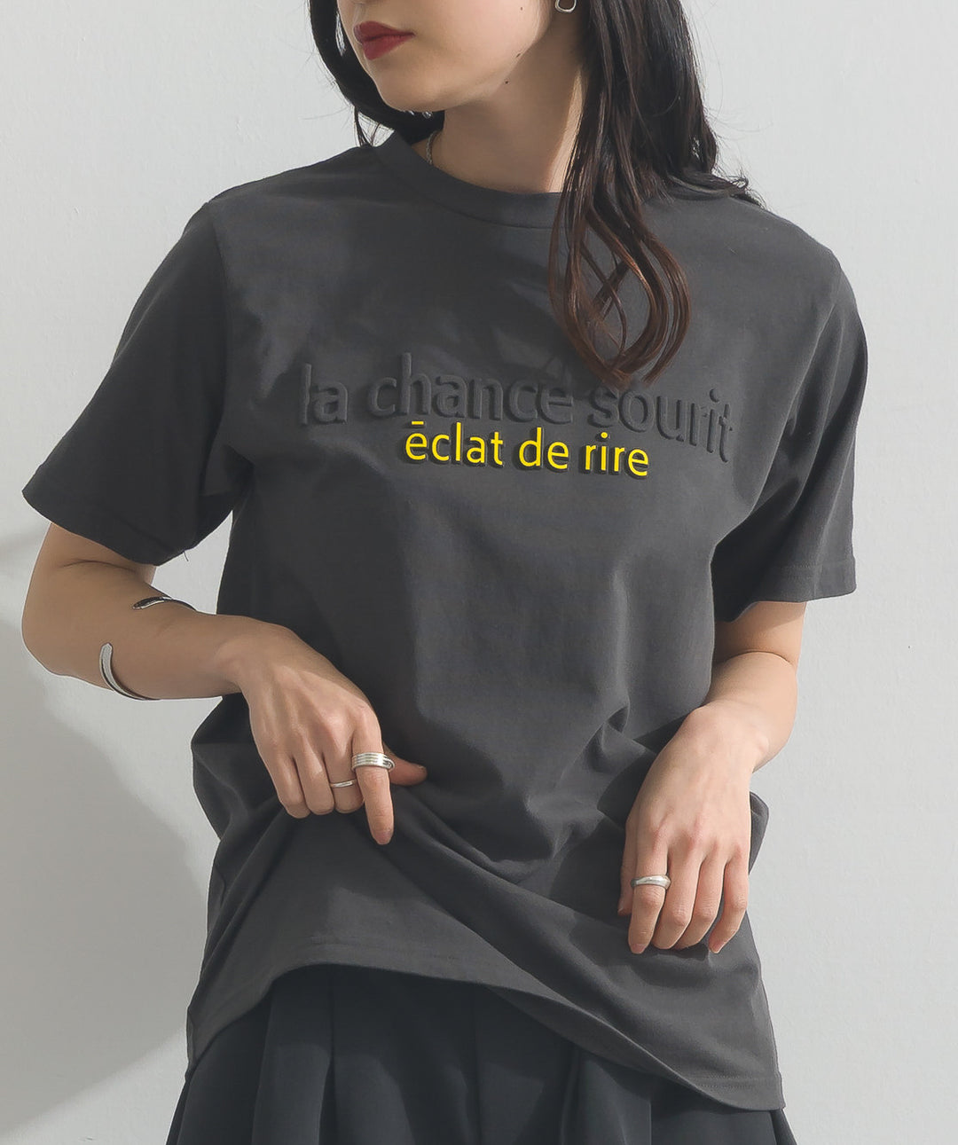 エンボスロゴコンパクトTシャツ
