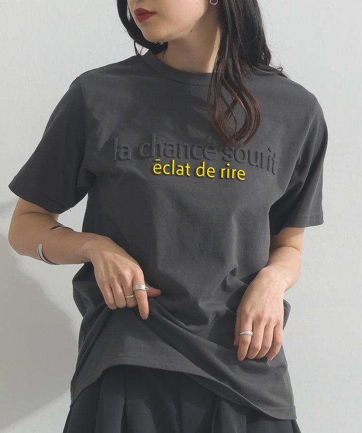 エンボスロゴコンパクトTシャツ