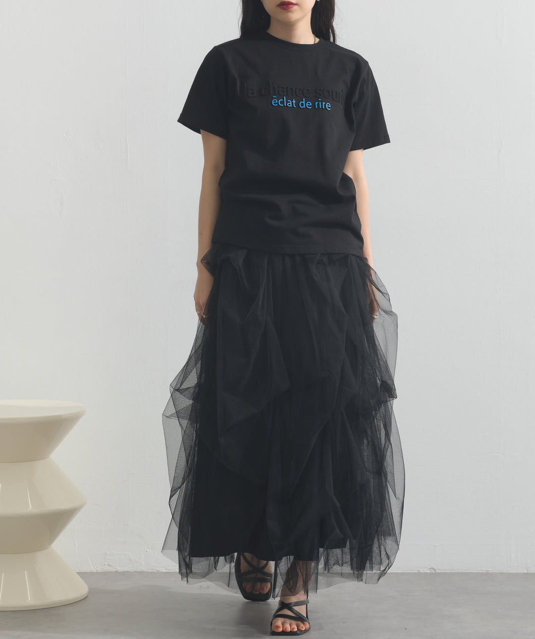 エンボスロゴコンパクトTシャツ