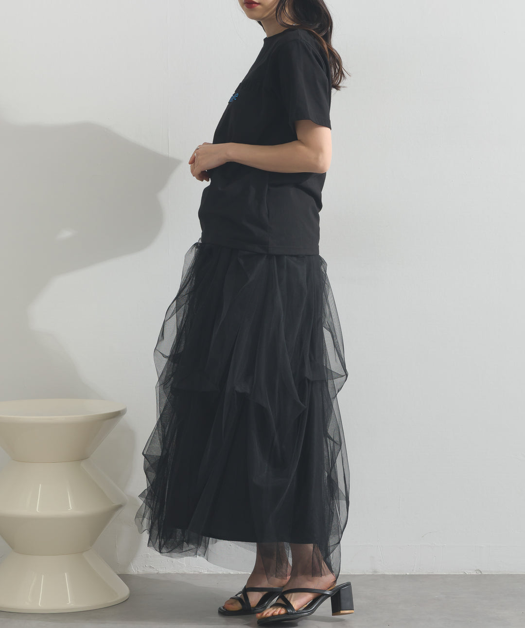 エンボスロゴコンパクトTシャツ